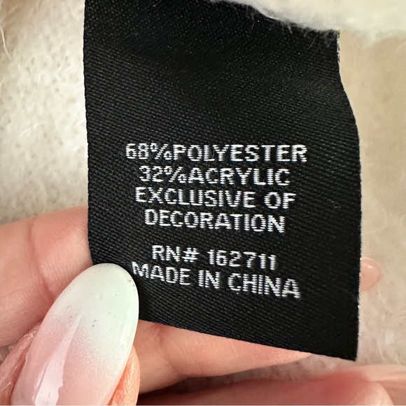 33 Degrees Cozy Coquette Snowflake Cardigan White Gold Glitter Button Medium - Picture 12 of 16